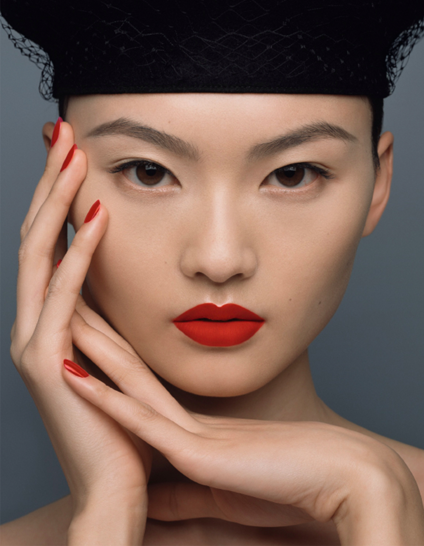 Dior model met rode lippen