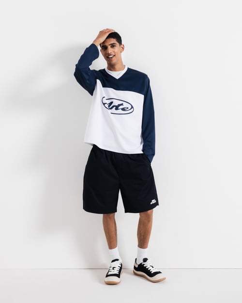 Model met varsity-look van Arte Antwerp