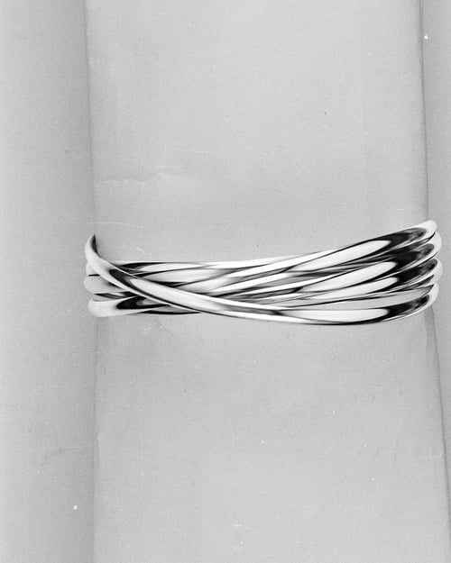 cartier trinity armband publicatie vogue