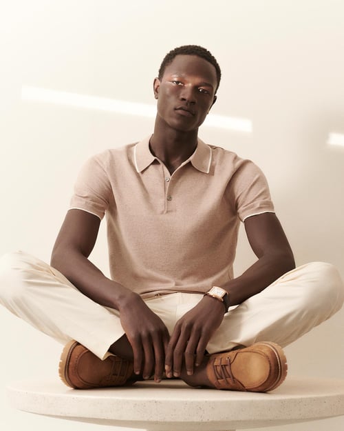 Beige polo met witte broek