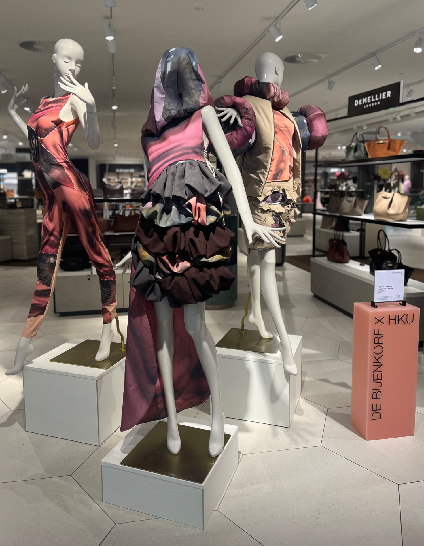 Kledingcollectie in de Bijenkorf